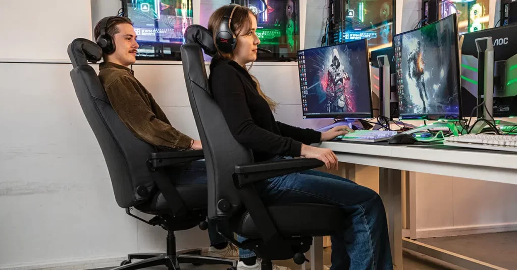 Gaming Desk Chairs: A Buyer’s Guide to Comfort and Style