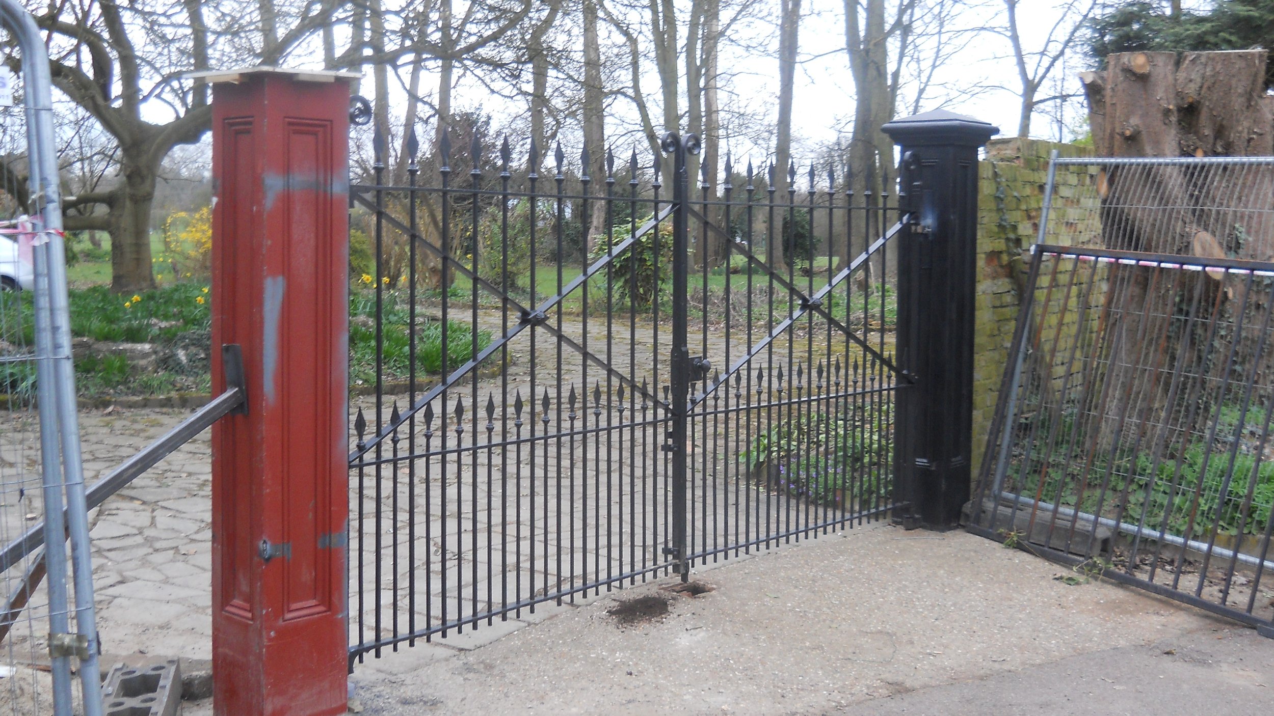 electric driveway gate